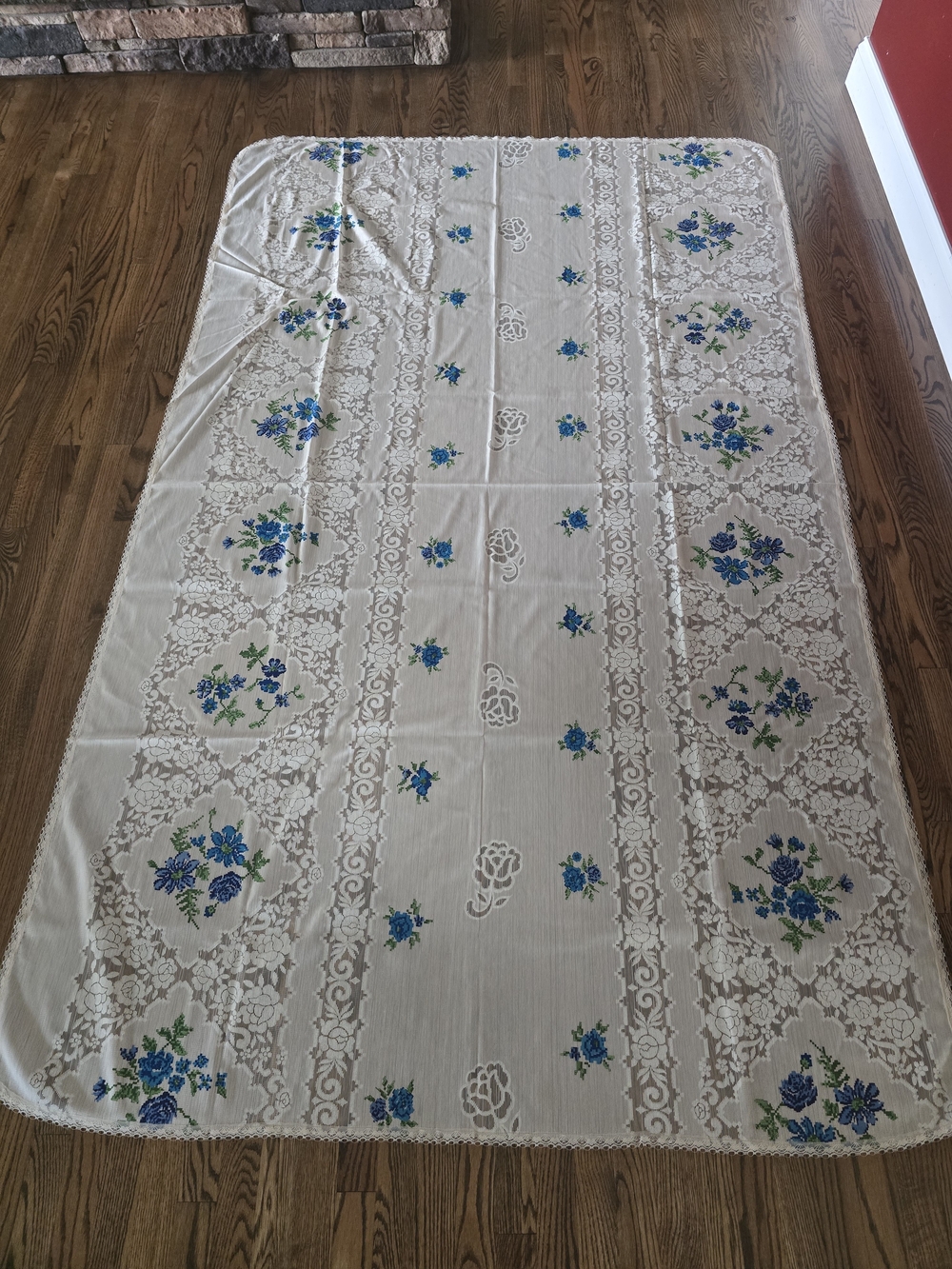 Vintage Handmade 1940's Floral Lace Tablecloth - 8'2" X 4'10"